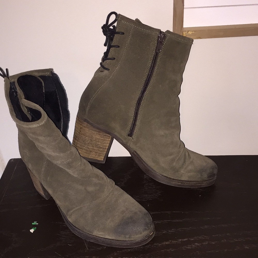 Bundle Discount! 🔥 
Dark Olive green heeled boots - warm fur-lined!